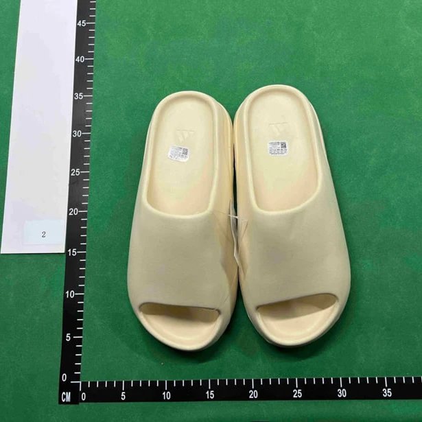 Yeezy Slide
