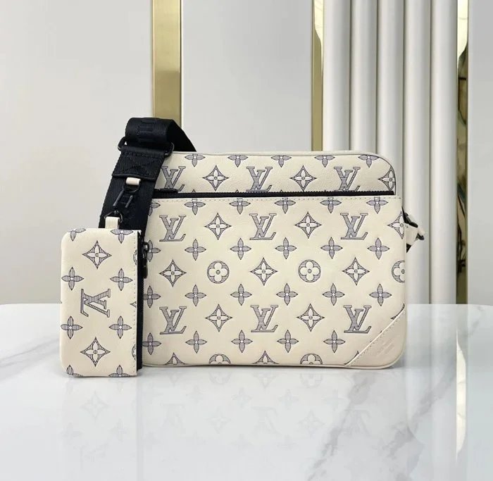Louis Vuitton  trio m24754 25×18.5×7